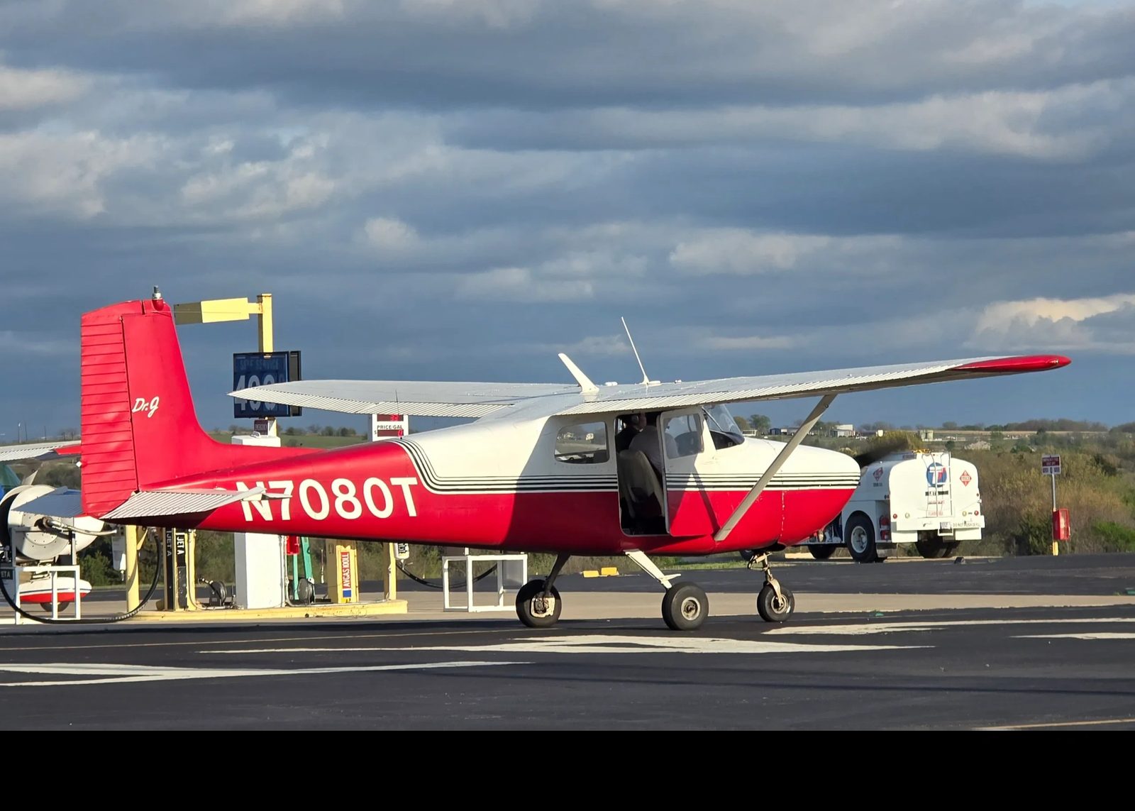 N7080T, Kingdom Planes' red and white Cessna 172, on the ramp at Decatur Municipal Airport